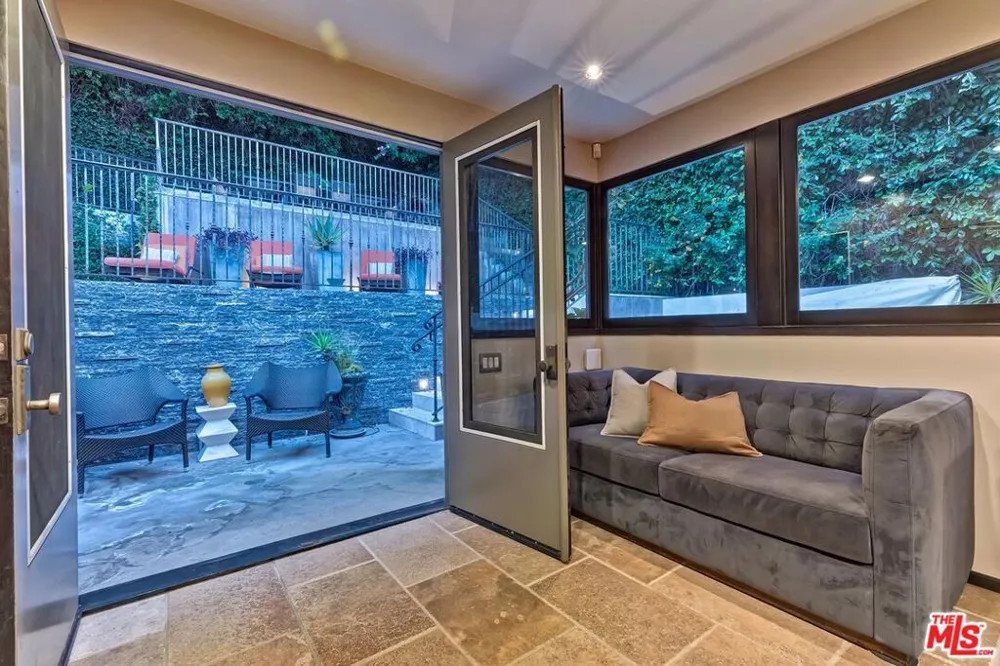 3300 Knoll Drive Los Angeles, CA 90068