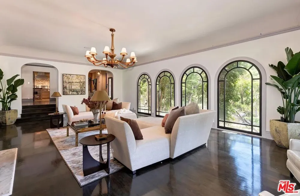 3300 Knoll Drive Los Angeles, CA 90068