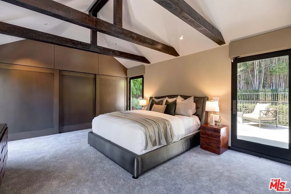 3300 Knoll Drive Los Angeles, CA 90068