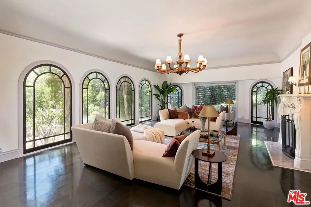 3300 Knoll Drive Los Angeles, CA 90068