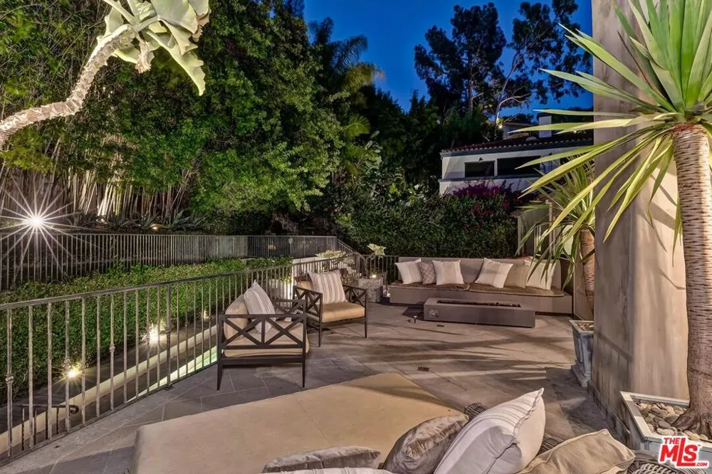 3300 Knoll Drive Los Angeles, CA 90068