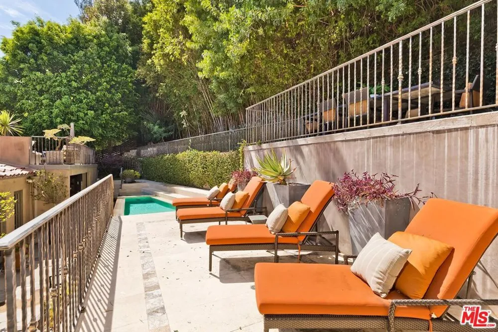 3300 Knoll Drive Los Angeles, CA 90068