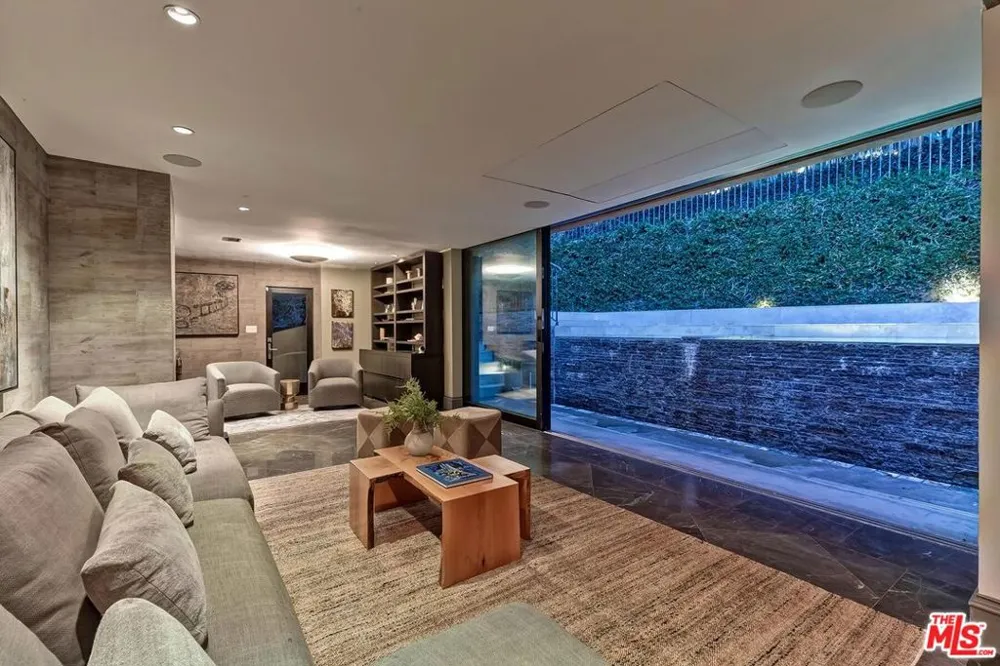 3300 Knoll Drive Los Angeles, CA 90068