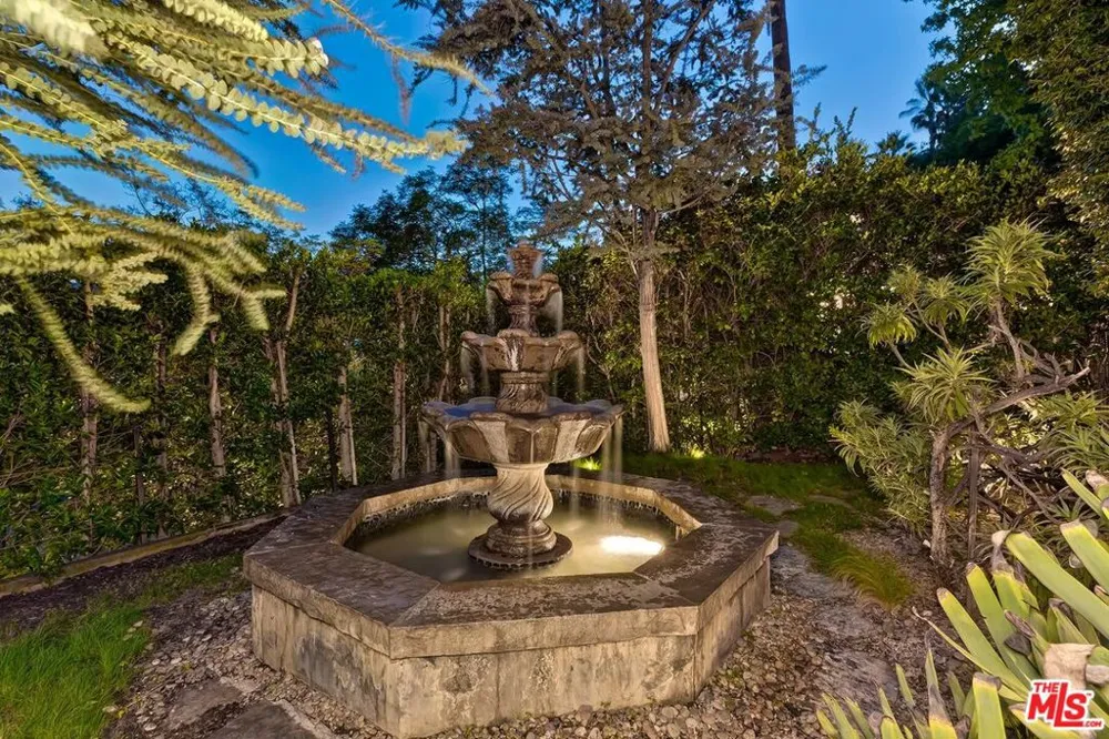 3300 Knoll Drive Los Angeles, CA 90068