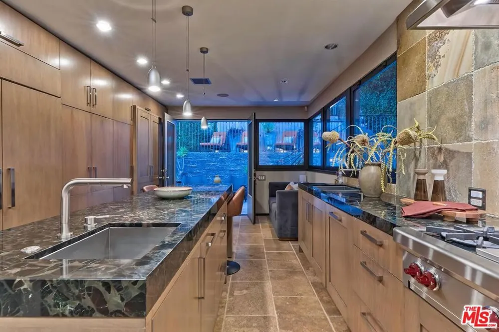 3300 Knoll Drive Los Angeles, CA 90068