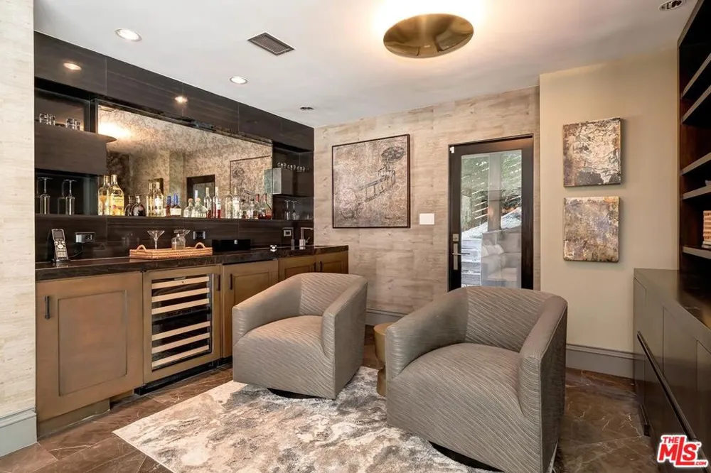 3300 Knoll Drive Los Angeles, CA 90068