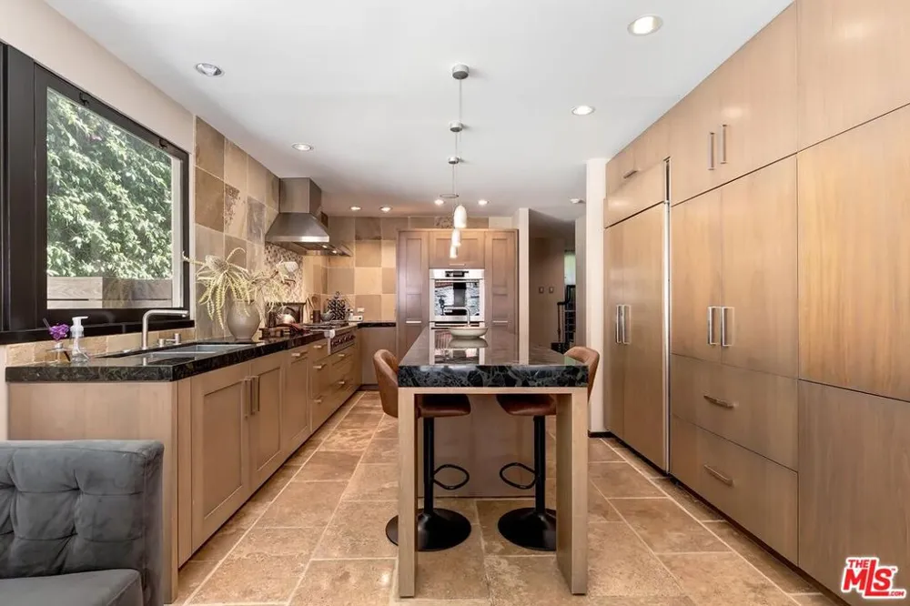 3300 Knoll Drive Los Angeles, CA 90068