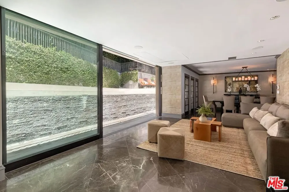 3300 Knoll Drive Los Angeles, CA 90068