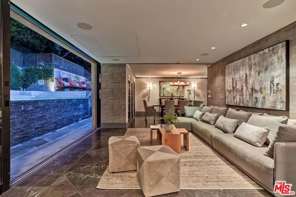 3300 Knoll Drive Los Angeles, CA 90068