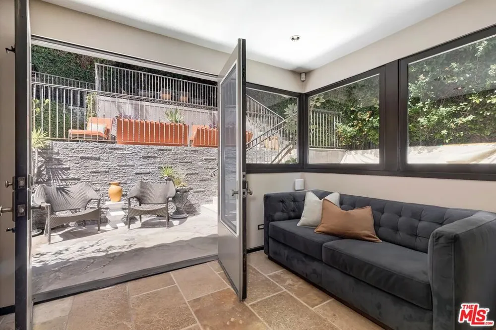 3300 Knoll Drive Los Angeles, CA 90068