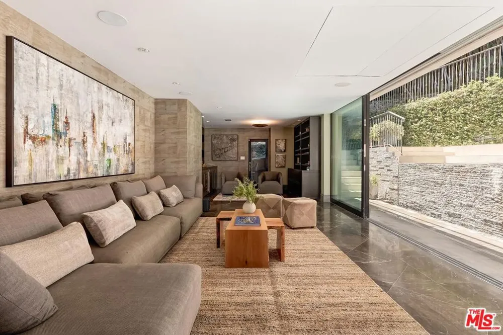 3300 Knoll Drive Los Angeles, CA 90068