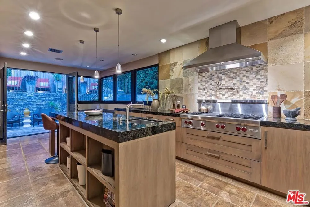 3300 Knoll Drive Los Angeles, CA 90068
