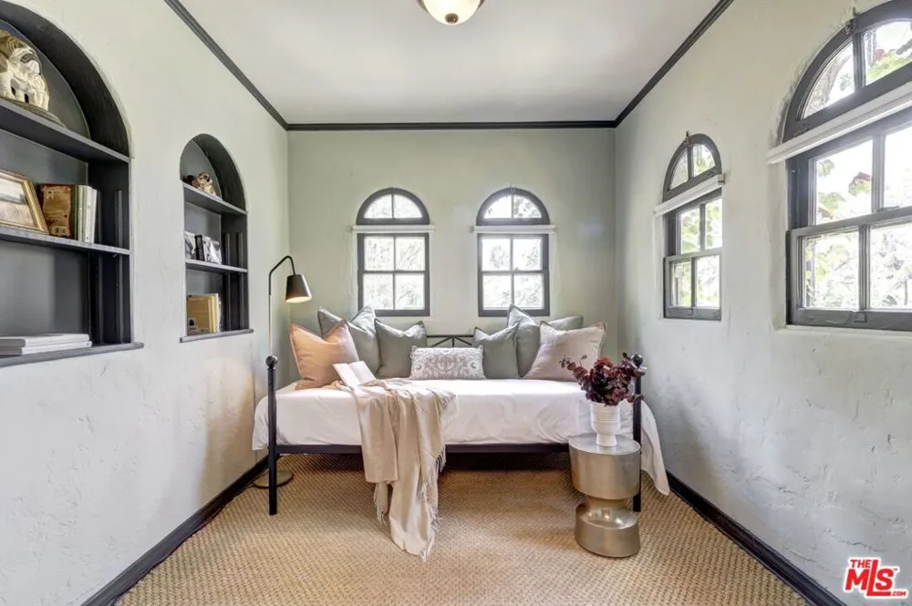 3300 Knoll Drive Los Angeles, CA 90068