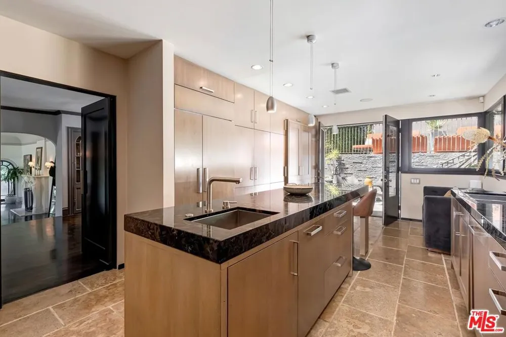 3300 Knoll Drive Los Angeles, CA 90068