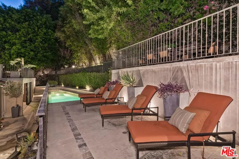 3300 Knoll Drive Los Angeles, CA 90068