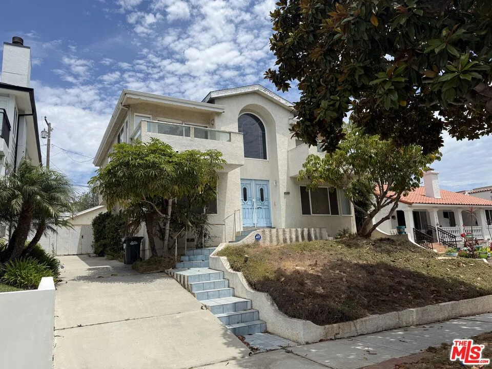 1212 S Irena Avenue Redondo Beach, CA 90277