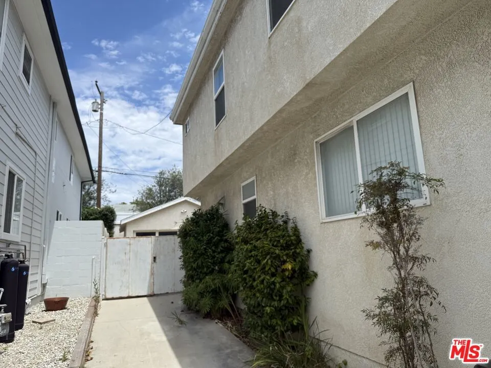 1212 S Irena Avenue Redondo Beach, CA 90277