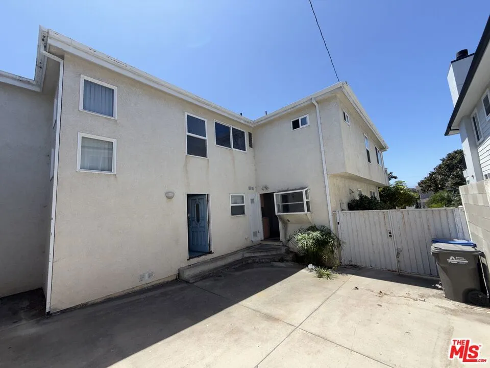 1212 S Irena Avenue Redondo Beach, CA 90277