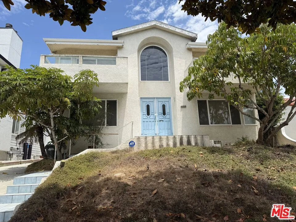1212 S Irena Avenue Redondo Beach, CA 90277