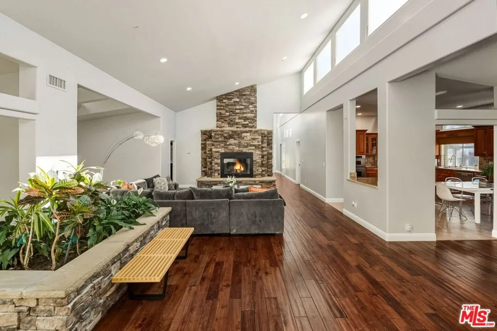 3699 Kanan Road Agoura Hills, CA 91301