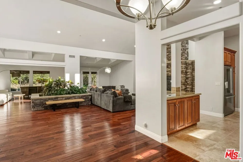 3699 Kanan Road Agoura Hills, CA 91301