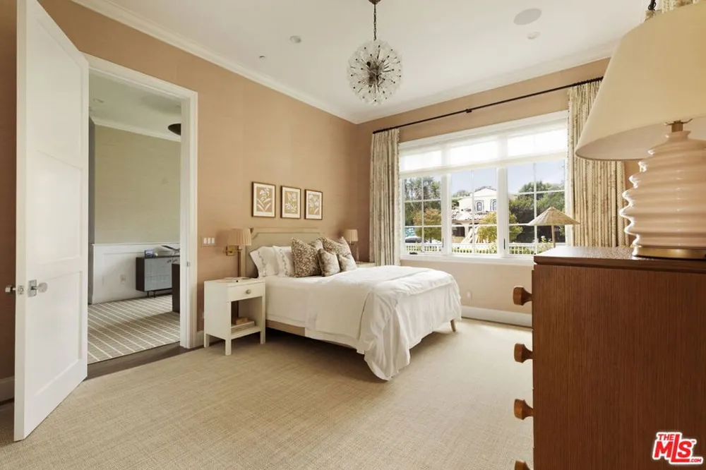 524 Ocampo Drive Los Angeles, CA 90272