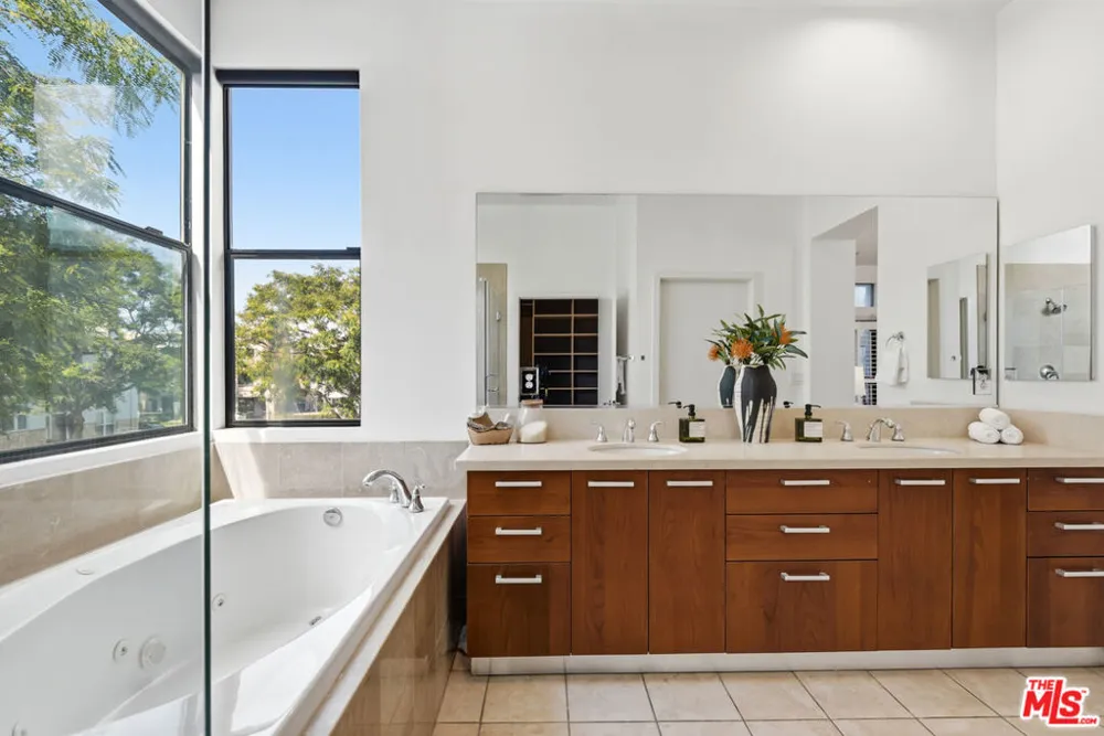 12912 Discovery Playa Vista, CA 90094