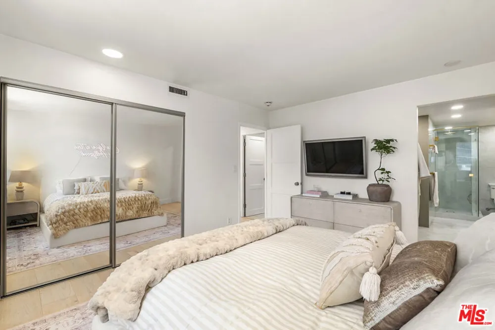 2160 Century Parkway #702 Los Angeles, CA 90067