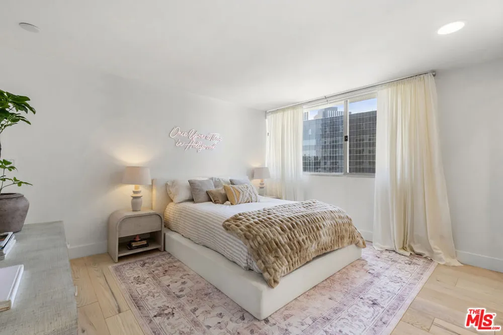 2160 Century Parkway #702 Los Angeles, CA 90067