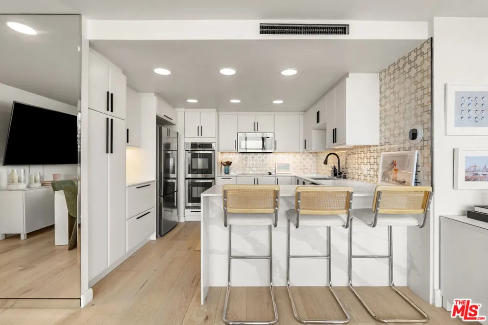 2160 Century Parkway #702 Los Angeles, CA 90067