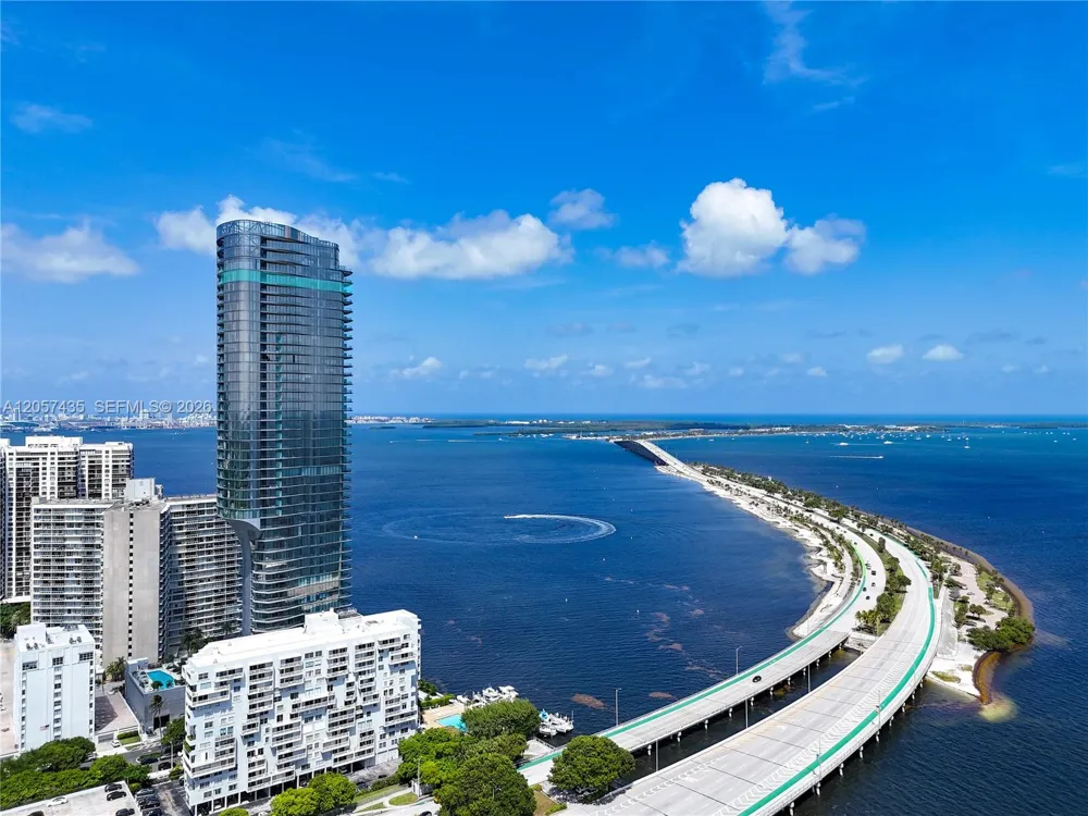 175 SE 25th St #PH4302 Miami, FL 33129