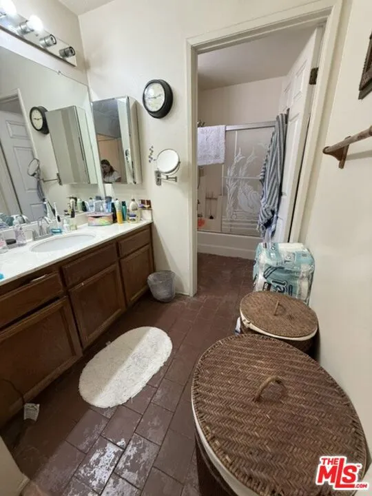 19928 Chase Street #27 Los Angeles, CA 91306