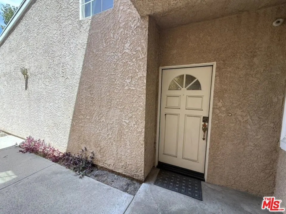 19928 Chase Street #27 Los Angeles, CA 91306