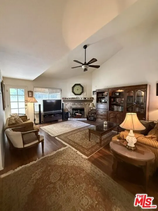 19928 Chase Street #27 Los Angeles, CA 91306