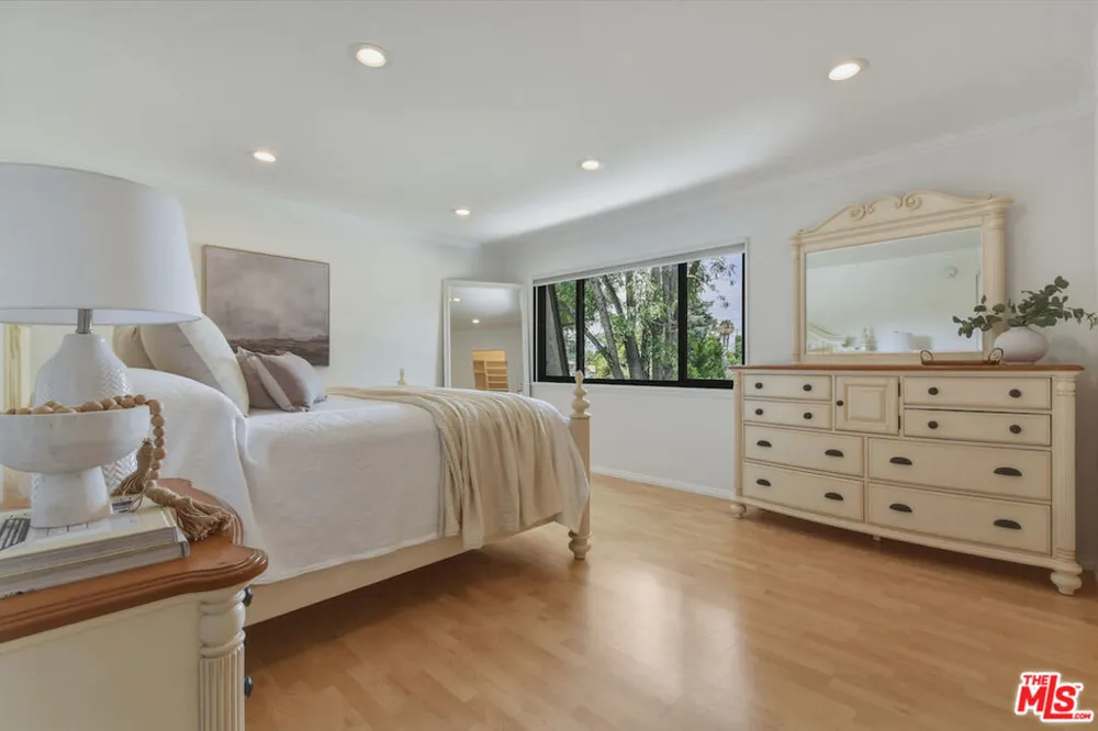 9000 Vanalden Avenue #123 Northridge, CA 91324