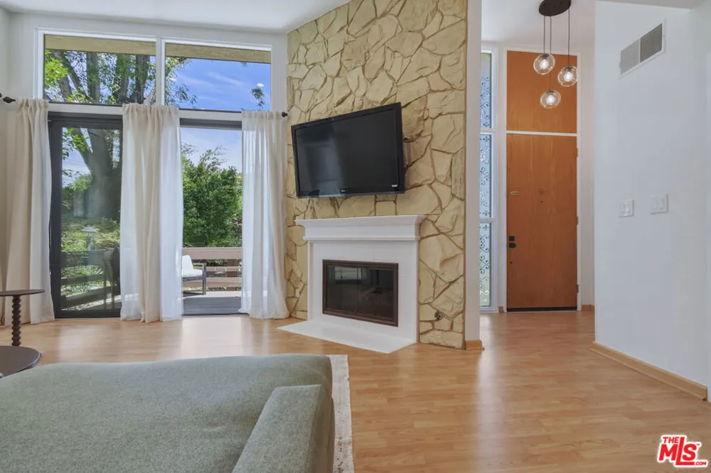 9000 Vanalden Avenue #123 Northridge, CA 91324