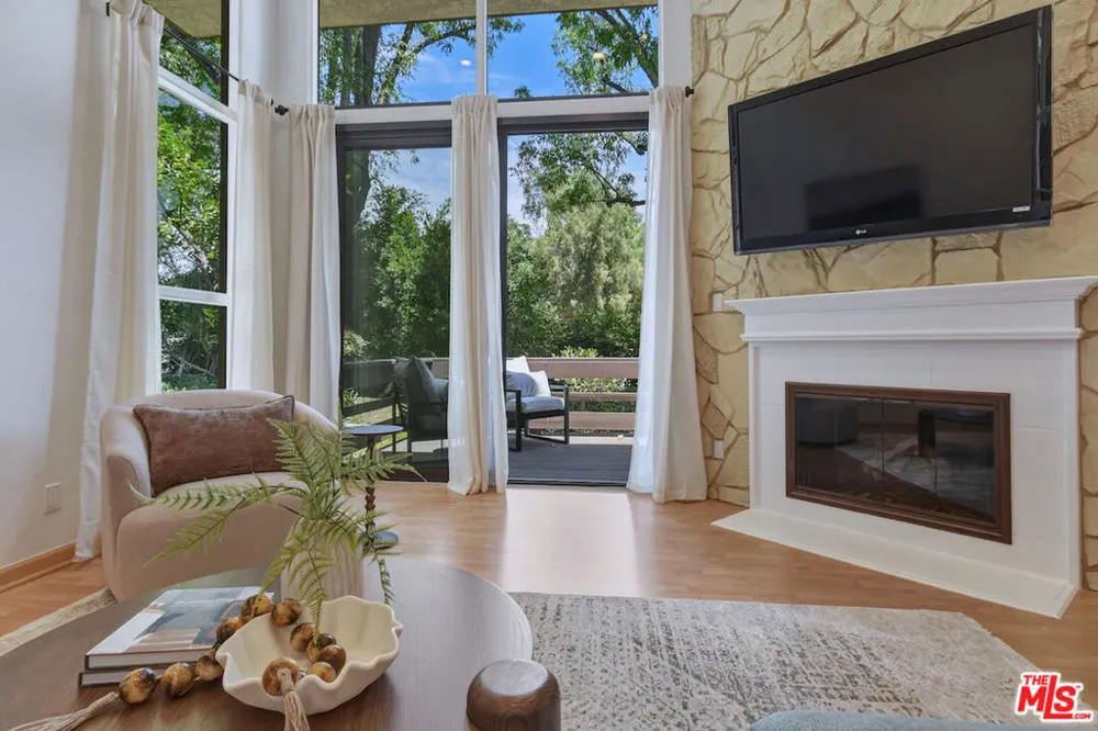 9000 Vanalden Avenue #123 Northridge, CA 91324