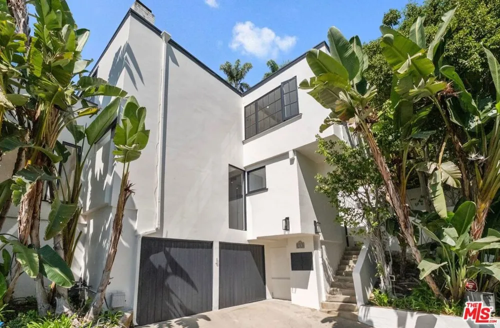 9315 Lloydcrest Drive Beverly Hills, CA 90210