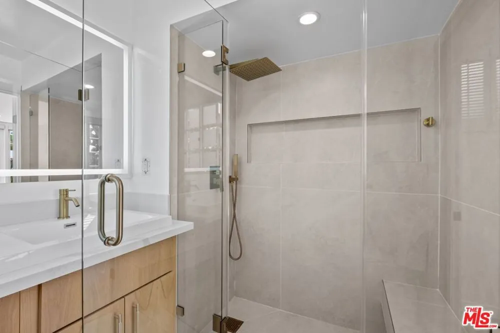 9315 Lloydcrest Drive Beverly Hills, CA 90210