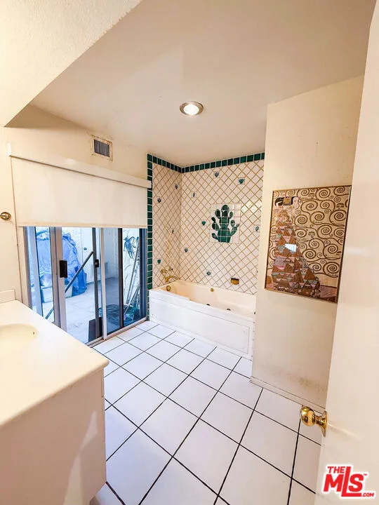 1833 S Araby Drive #11 Palm Springs, CA 92264