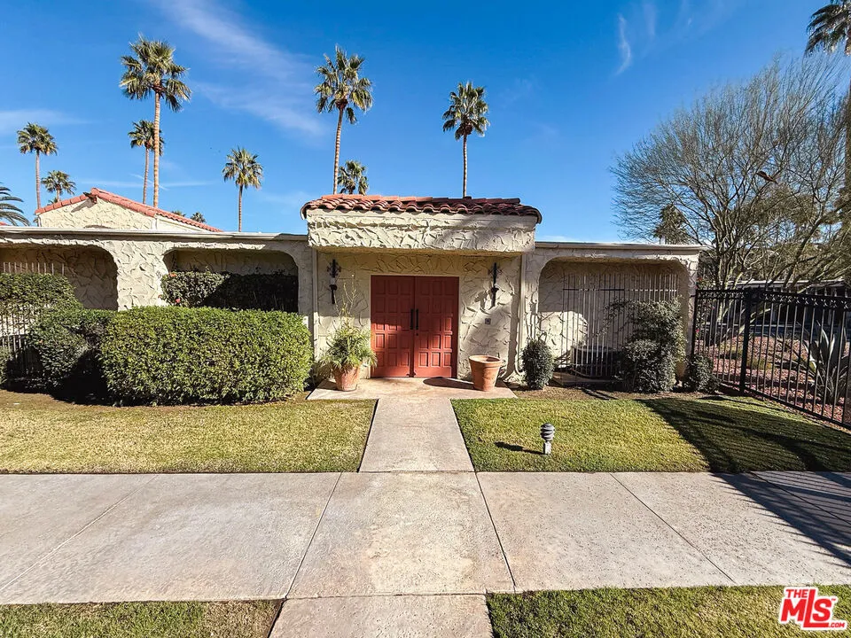 1833 S Araby Drive #11 Palm Springs, CA 92264