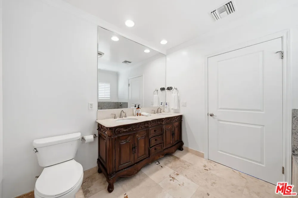 722 S Oxford Avenue #305 Los Angeles, CA 90005