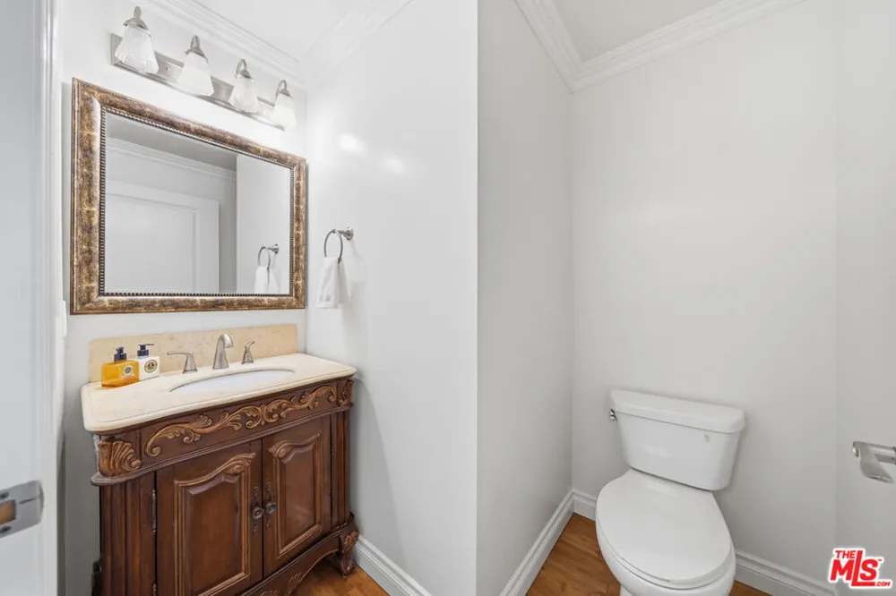 722 S Oxford Avenue #305 Los Angeles, CA 90005