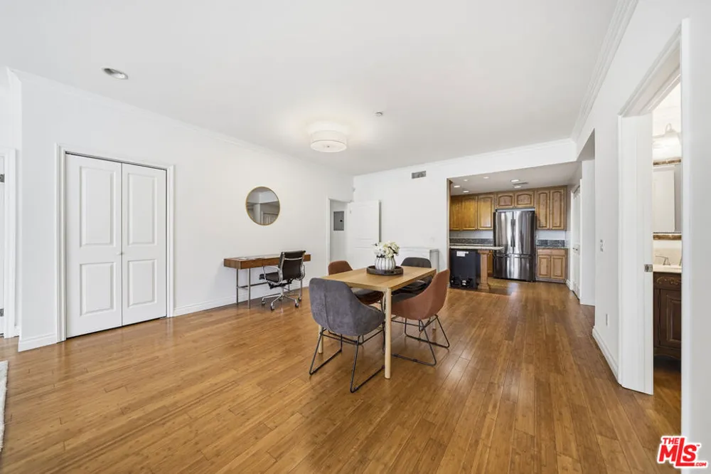 722 S Oxford Avenue #305 Los Angeles, CA 90005