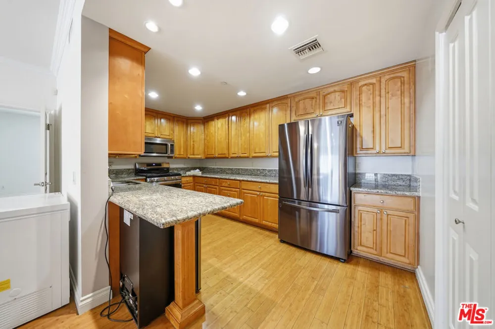 722 S Oxford Avenue #305 Los Angeles, CA 90005