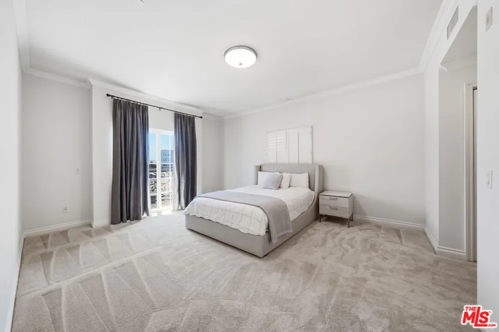 722 S Oxford Avenue #305 Los Angeles, CA 90005