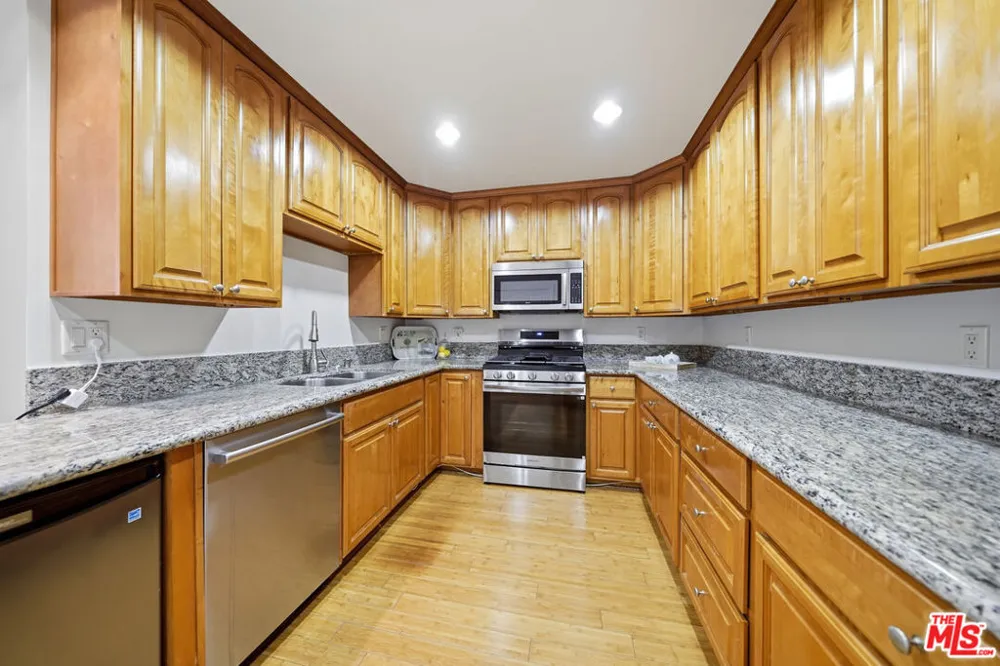 722 S Oxford Avenue #305 Los Angeles, CA 90005