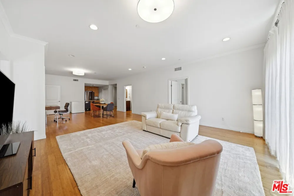 722 S Oxford Avenue #305 Los Angeles, CA 90005