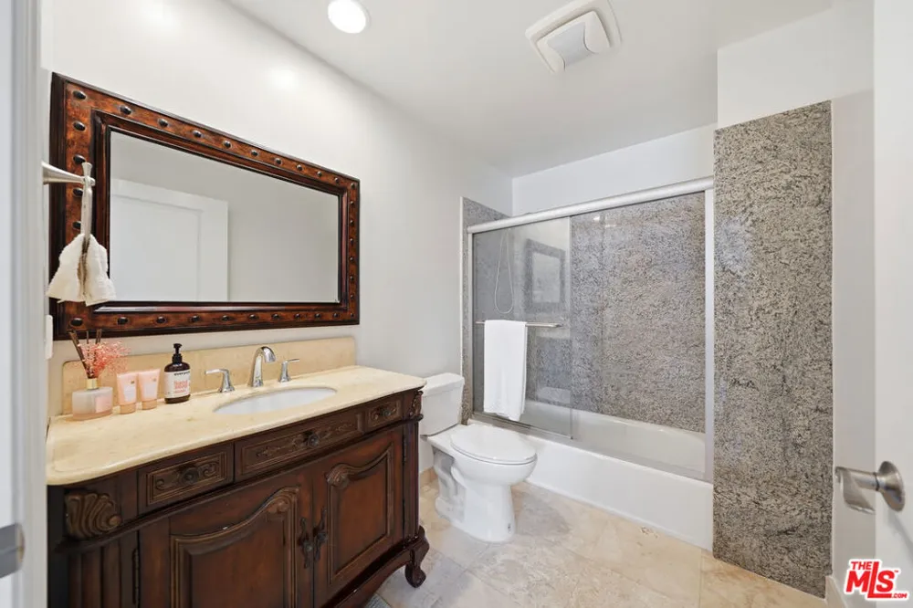 722 S Oxford Avenue #305 Los Angeles, CA 90005