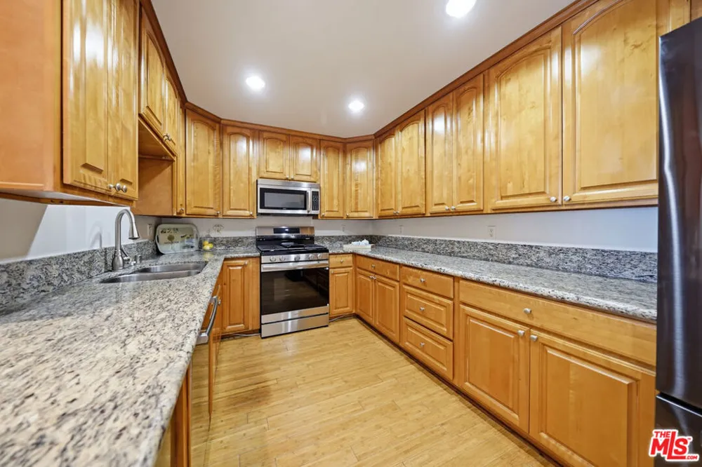722 S Oxford Avenue #305 Los Angeles, CA 90005